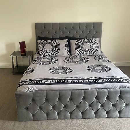 Stylish 1-Bed Apt - Sleeps 4 - Parking - Wifi マンチェスター エクステリア 写真