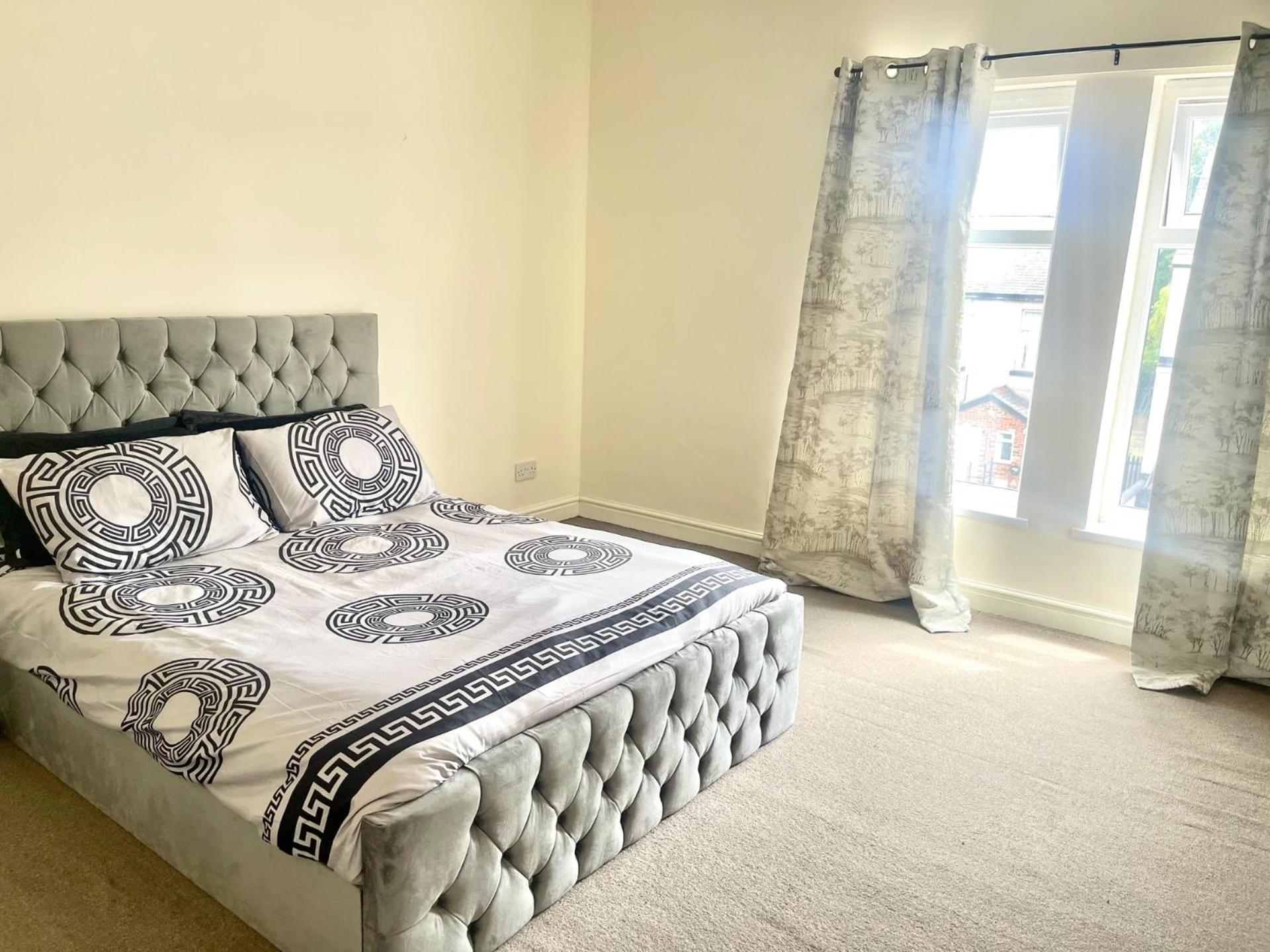 Stylish 1-Bed Apt - Sleeps 4 - Parking - Wifi マンチェスター エクステリア 写真