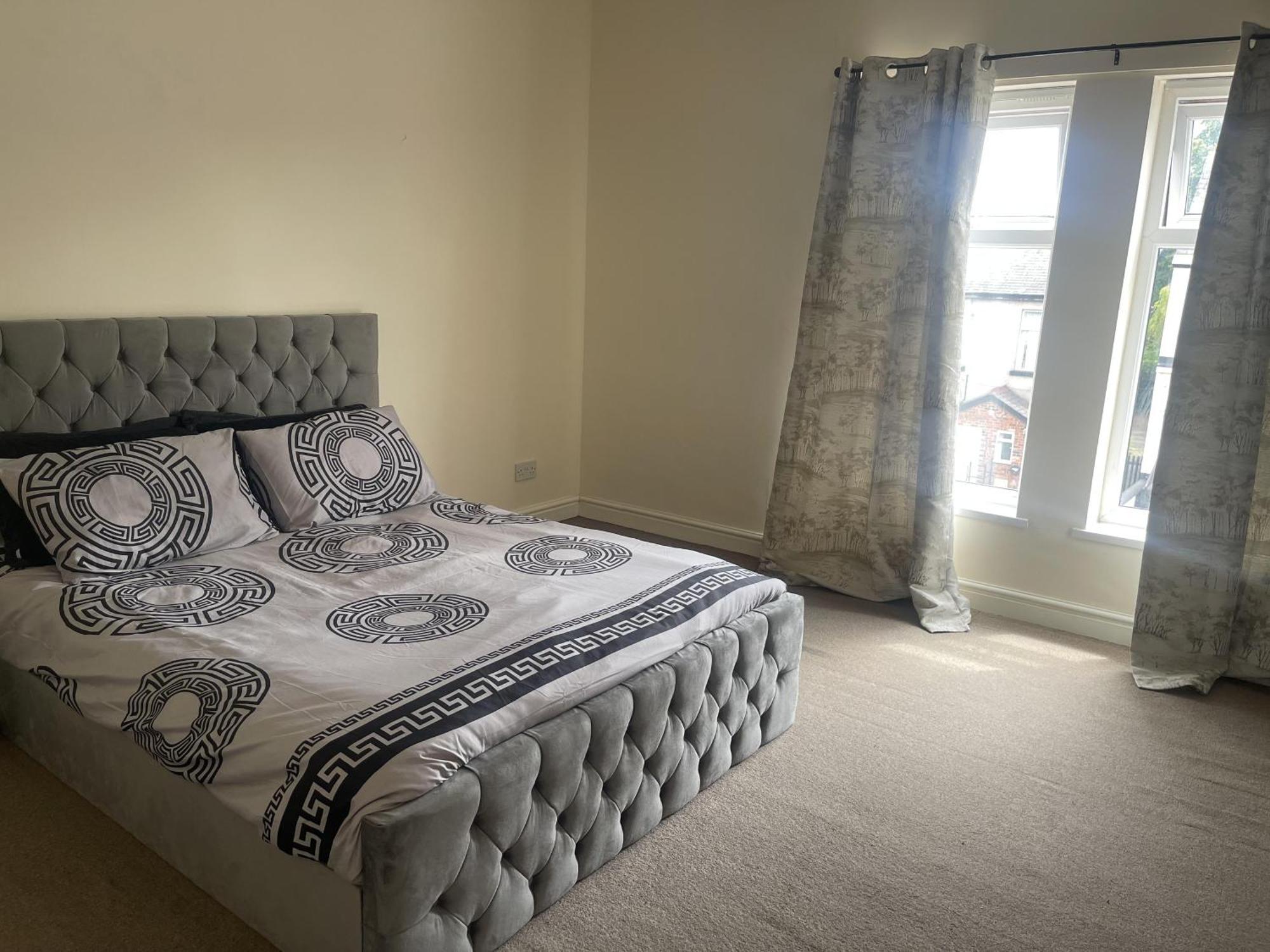 Stylish 1-Bed Apt - Sleeps 4 - Parking - Wifi マンチェスター エクステリア 写真