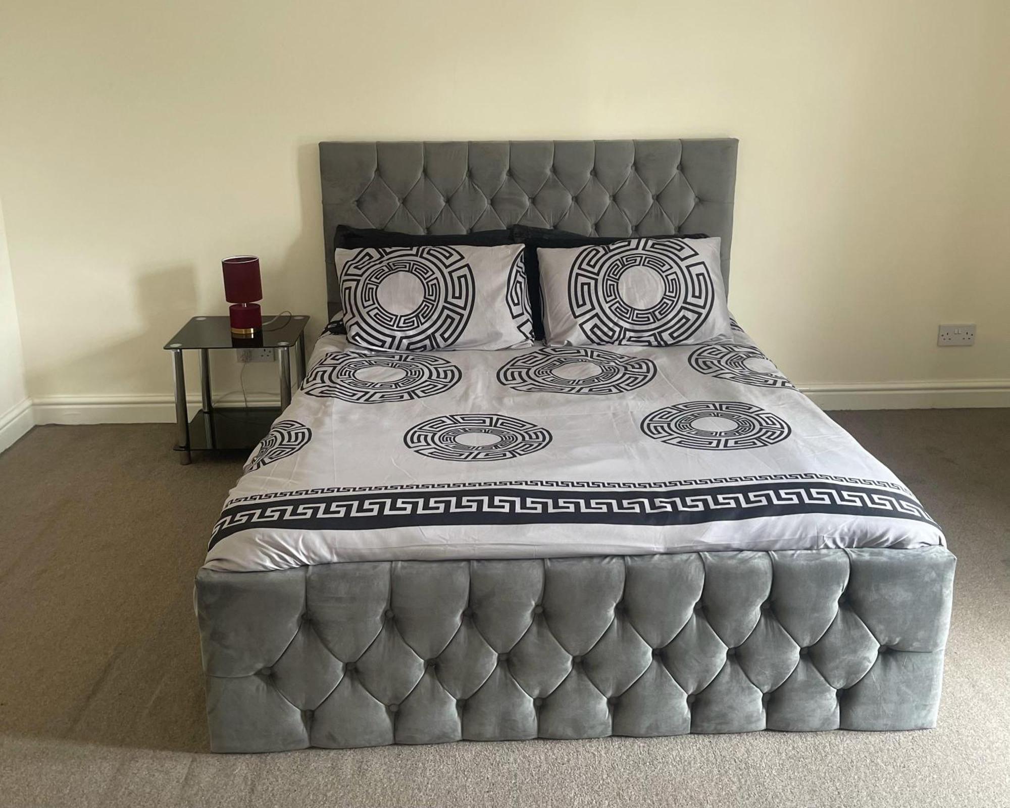 Stylish 1-Bed Apt - Sleeps 4 - Parking - Wifi マンチェスター エクステリア 写真