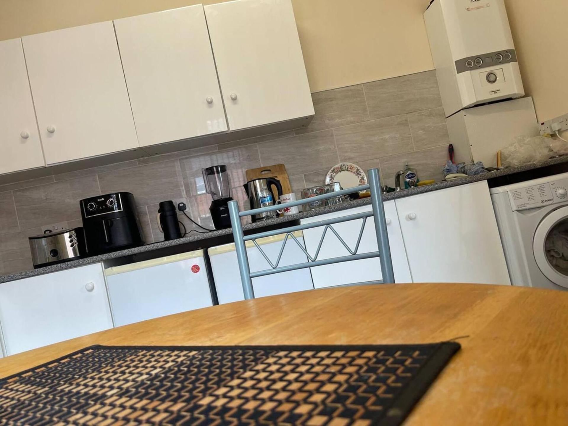 Stylish 1-Bed Apt - Sleeps 4 - Parking - Wifi マンチェスター エクステリア 写真