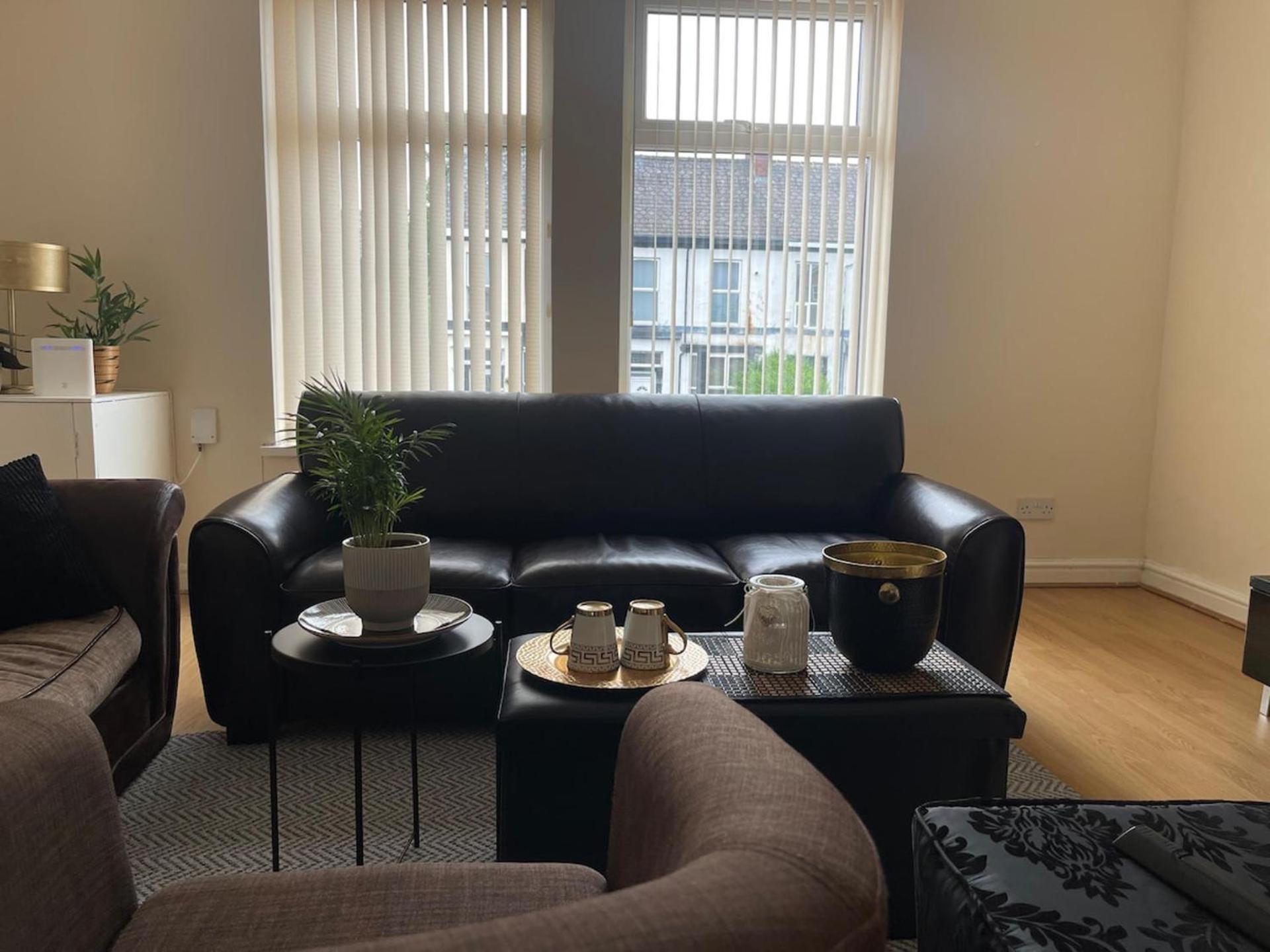 Stylish 1-Bed Apt - Sleeps 4 - Parking - Wifi マンチェスター エクステリア 写真