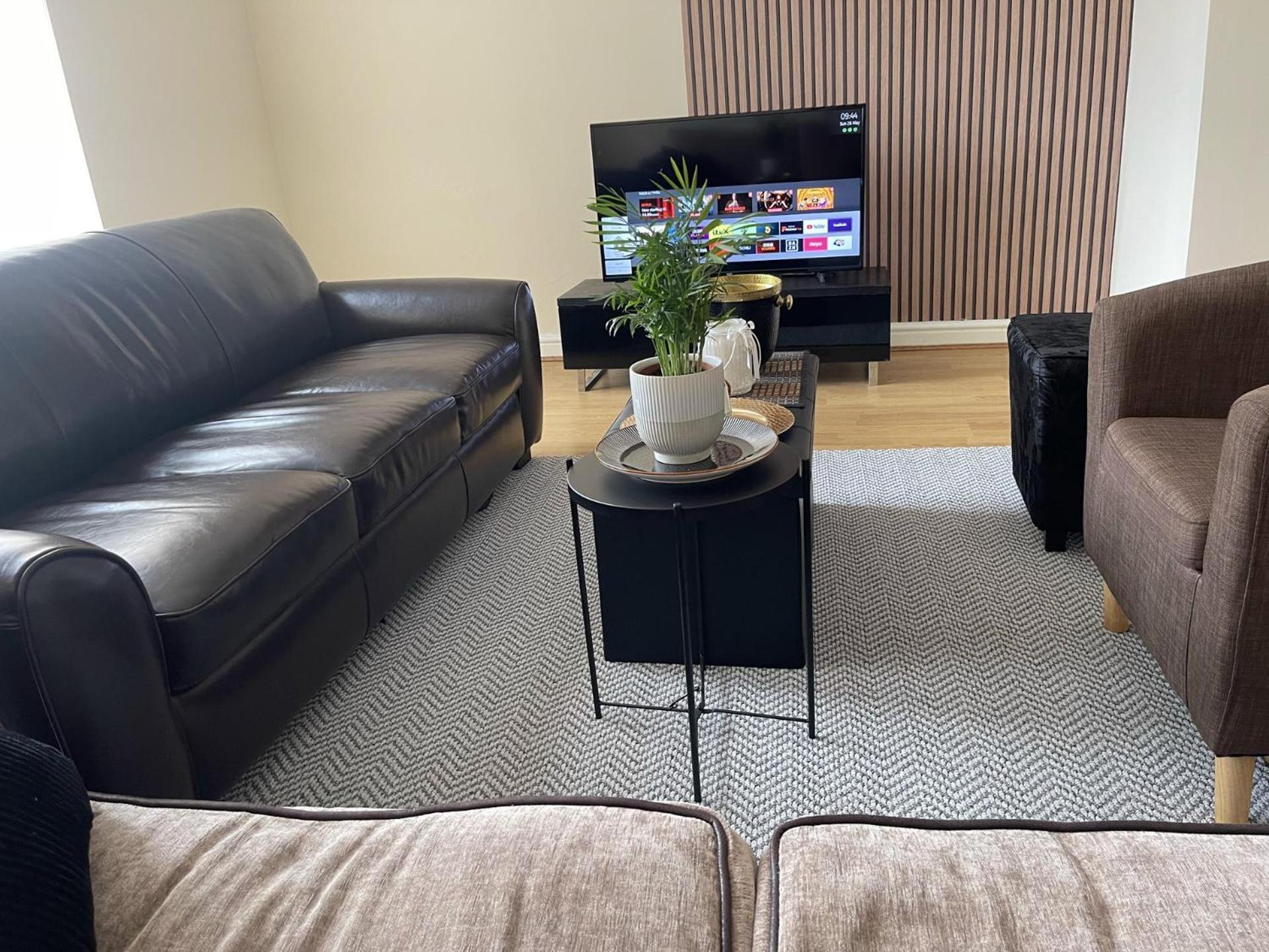 Stylish 1-Bed Apt - Sleeps 4 - Parking - Wifi マンチェスター エクステリア 写真